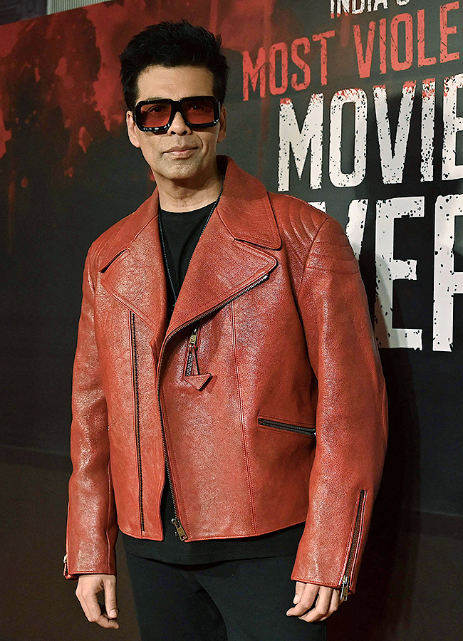 Attend_20the_20premiere_20of_20her_20Hindi_20language_20film_20Kill_20in_20Mumbai_10.jpg 9