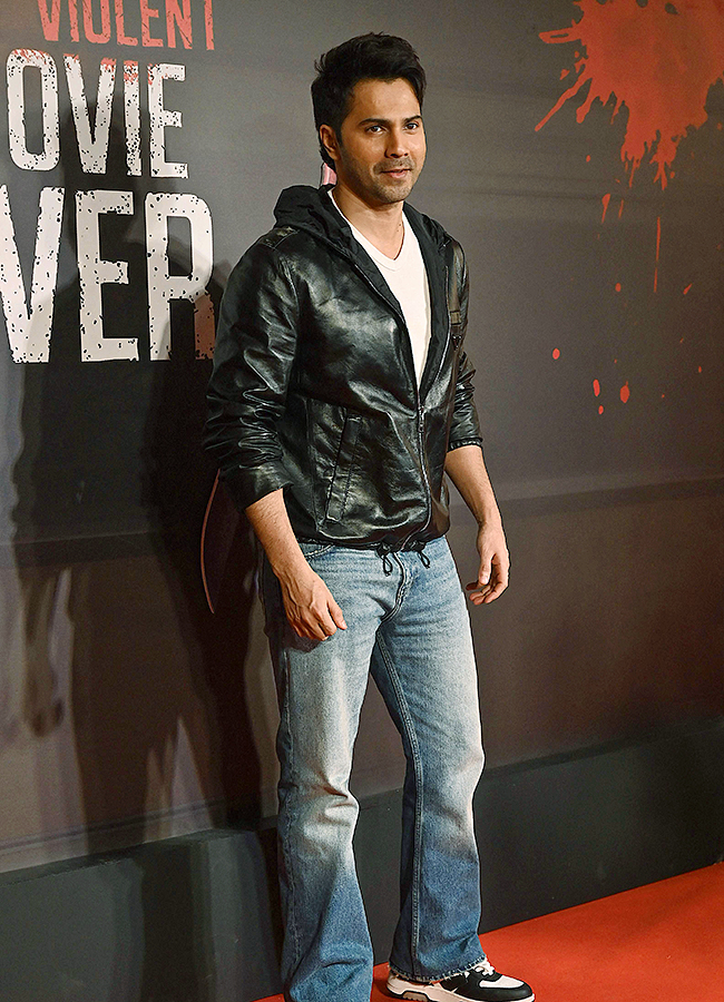 Attend_20the_20premiere_20of_20her_20Hindi_20language_20film_20Kill_20in_20Mumbai_12.jpg 11