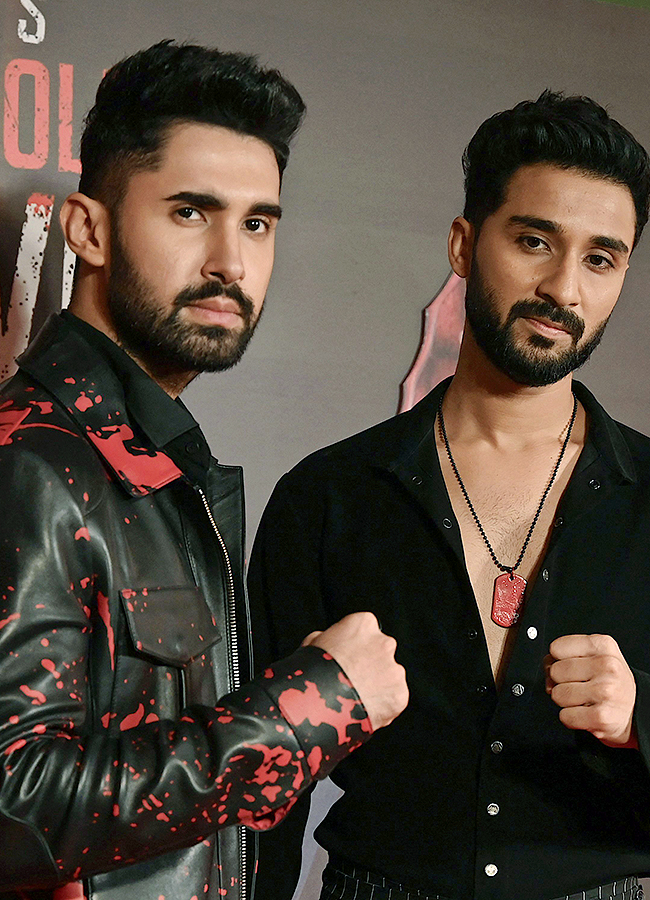 Attend_20the_20premiere_20of_20her_20Hindi_20language_20film_20Kill_20in_20Mumbai_13.jpg 12