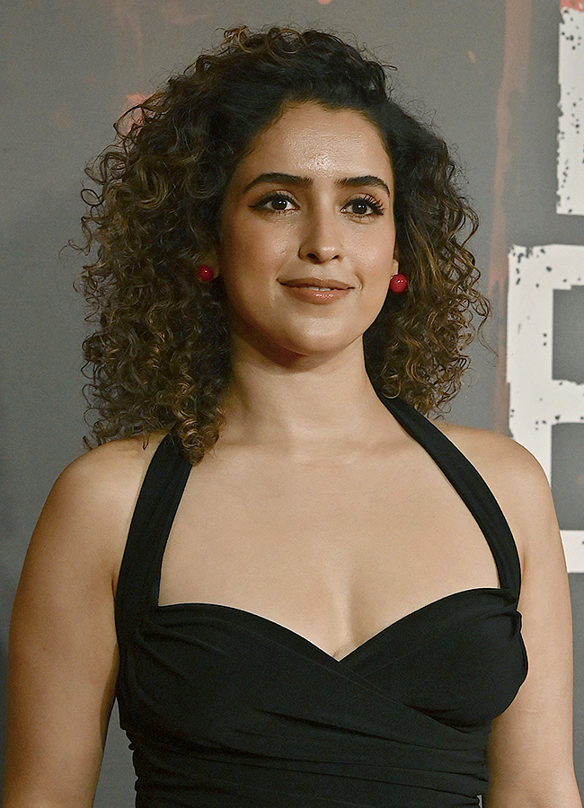 Attend_20the_20premiere_20of_20her_20Hindi_20language_20film_20Kill_20in_20Mumbai_17.jpg 16