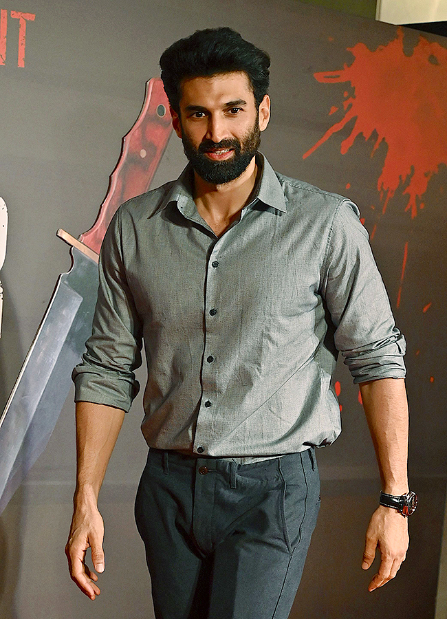 Attend_20the_20premiere_20of_20her_20Hindi_20language_20film_20Kill_20in_20Mumbai_22.jpg 21
