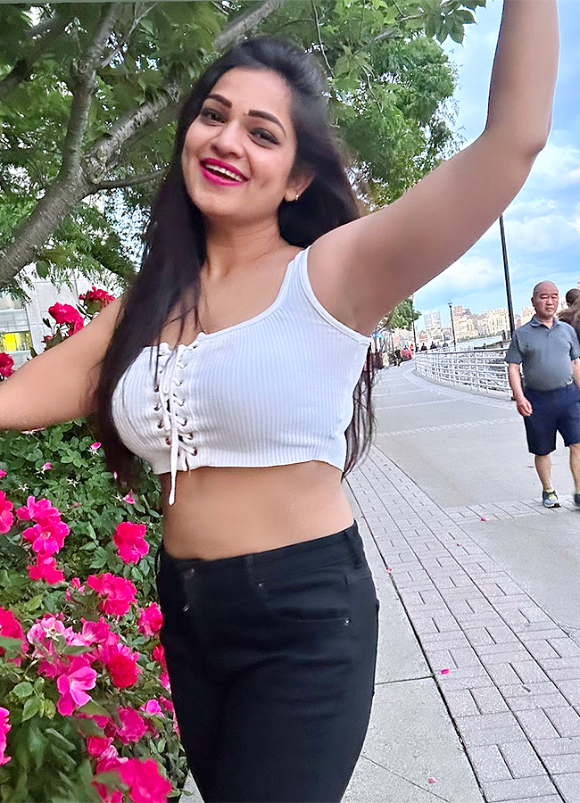 Biggbosstelugu-beauty-AshwiniSri_20_283_29_1.jpg 8