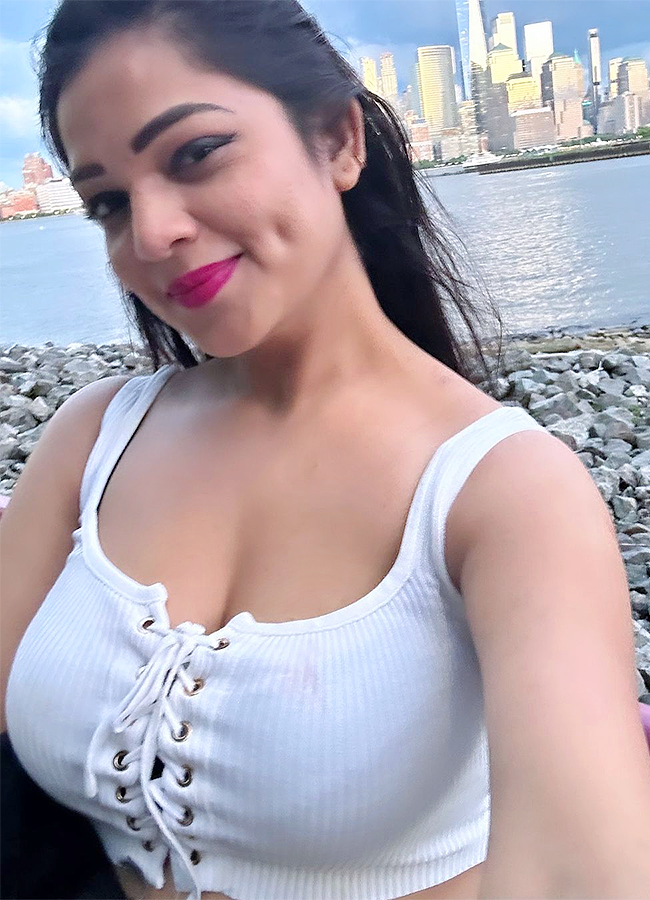 Biggbosstelugu-beauty-AshwiniSri_20_285_29_0.jpg 4