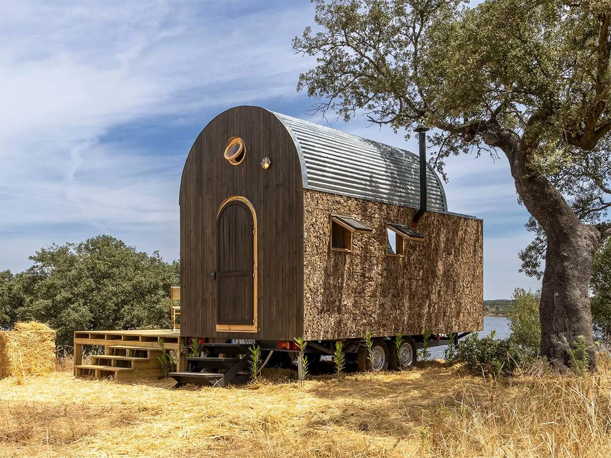 Portuguese_20woodworking_20specialist_20made_20latest_20tiny_20house__20_282_29.jpg 2