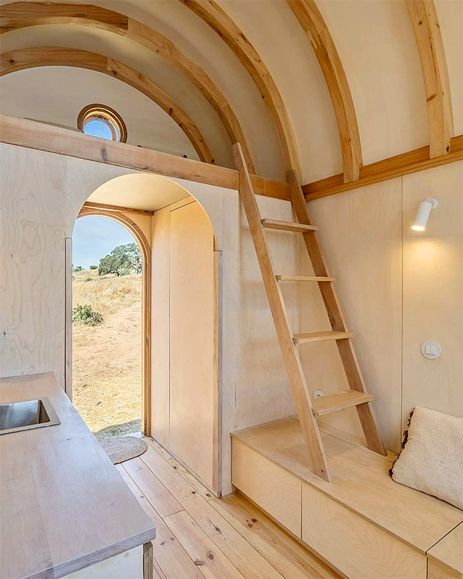 Portuguese_20woodworking_20specialist_20made_20latest_20tiny_20house__20_289_29.jpg 9