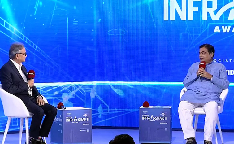 nitin-gadkari-132-seats-bus.jpg