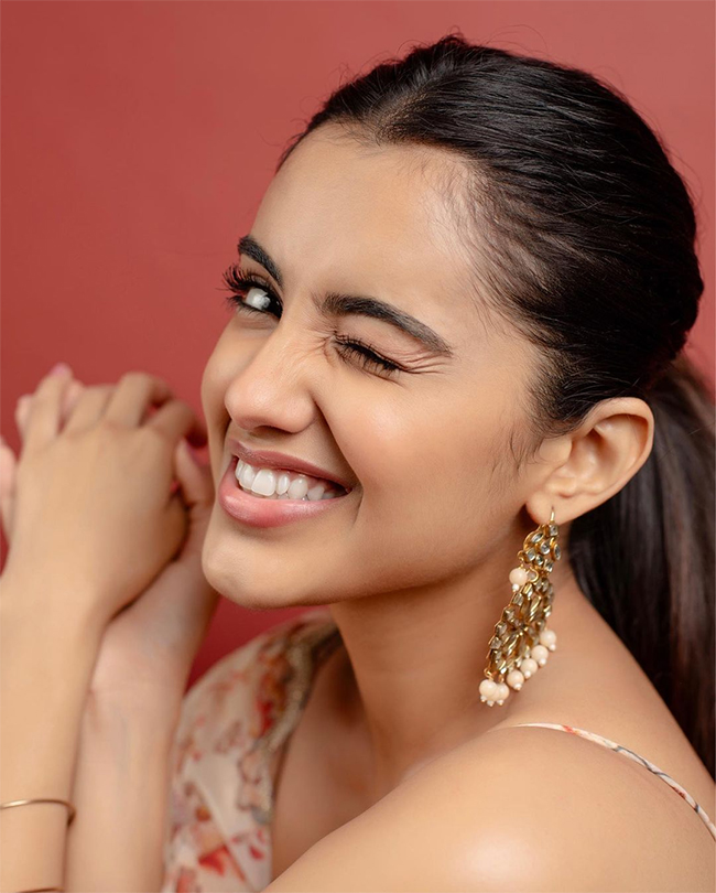 Actress_20Malavika_20Sharma_20hot_20photos__20_287_29.jpg 7