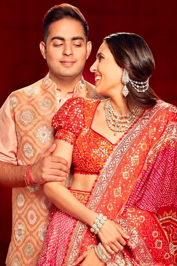 Anant_20Ambani_20and_20Radhika_20Merchant_20grand_20dandiya_20Night_20Photos_20_2810_29.jpg 10