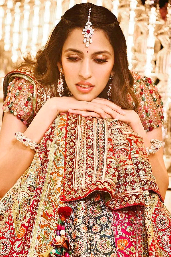 Anant_20Ambani_20and_20Radhika_20Merchant_20grand_20dandiya_20Night_20Photos_20_286_29.jpg 6