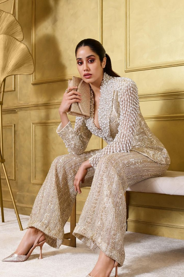 Janhvi-Kapoor-10.jpg 11