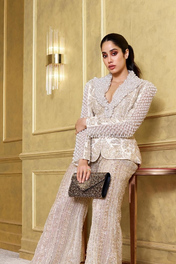 Janhvi-Kapoor-12.jpg 13