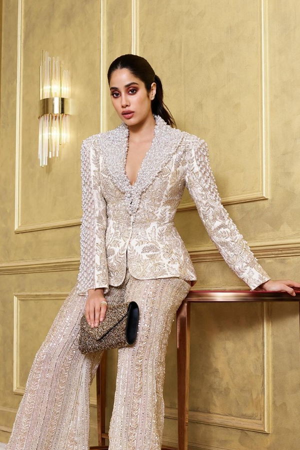 Janhvi-Kapoor-13.jpg 14