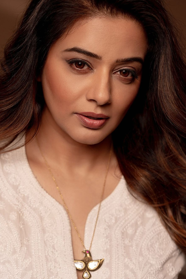 Priya-Mani-Raj-1.jpg 2