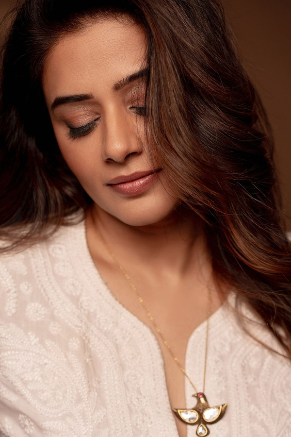 Priya-Mani-Raj-4.jpg 5