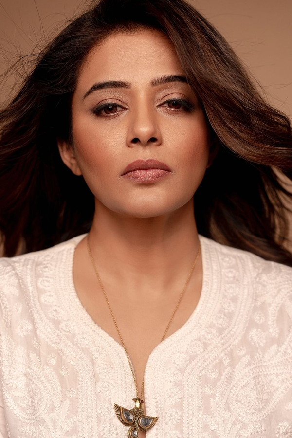 Priya-Mani-Raj-5.jpg 6