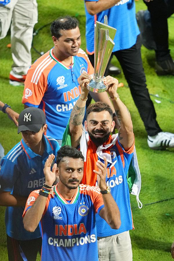 T20_20World_20Cup-winning_20Indian_20cricket_20team_20ceremony_20at_20the_20Wankhede_20Stadium__20_2817_29.jpg 17