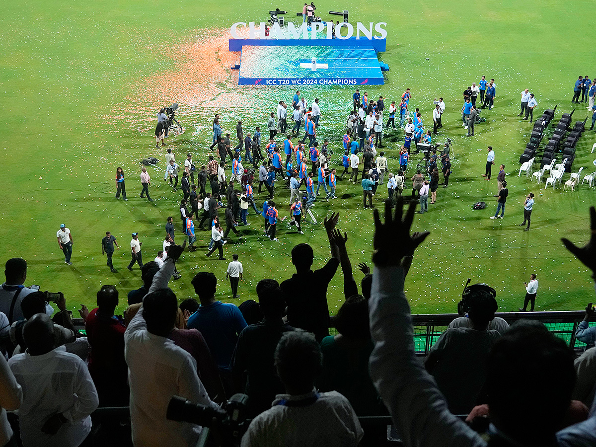 T20_20World_20Cup-winning_20Indian_20cricket_20team_20ceremony_20at_20the_20Wankhede_20Stadium__20_2821_29.jpg 21