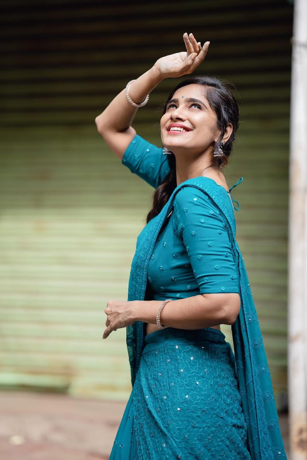 Tejaswini-Gowda-3_0.jpg 4