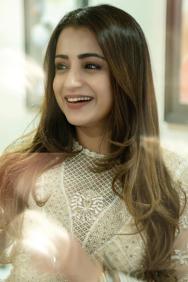Trisha-Krishnan-3.jpg 4