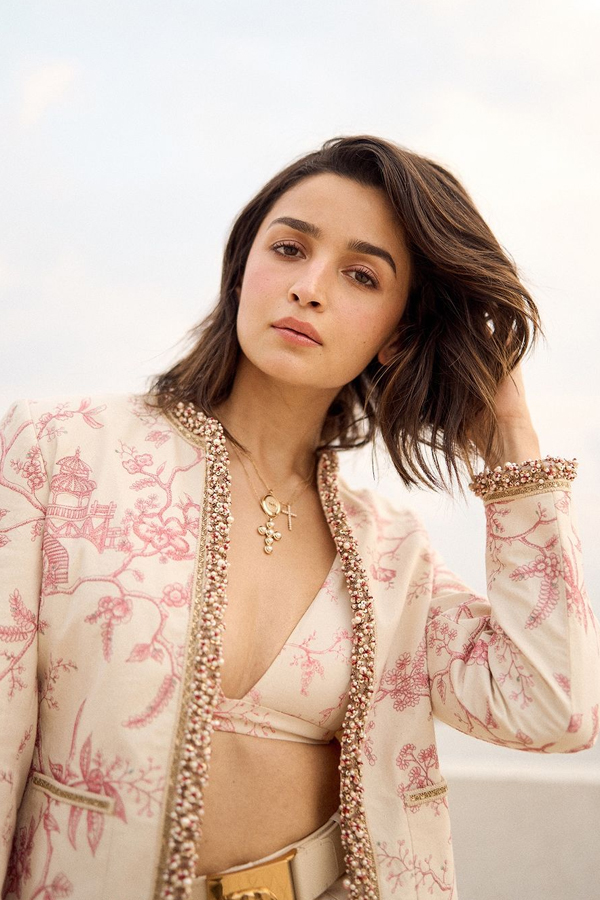 Alia-Bhatt-10.jpg 11