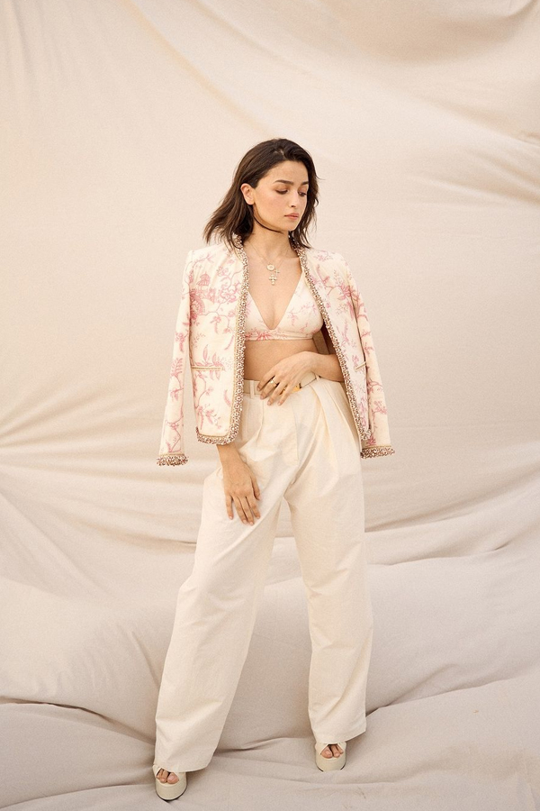 Alia-Bhatt-11.jpg 12