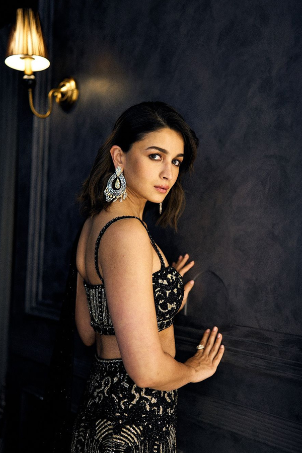Alia-Bhatt-4.jpg 5
