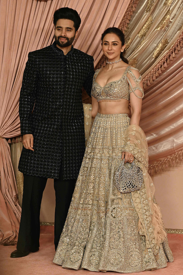 Ananth_Radhika_Pre-Wedding-19.jpg 22