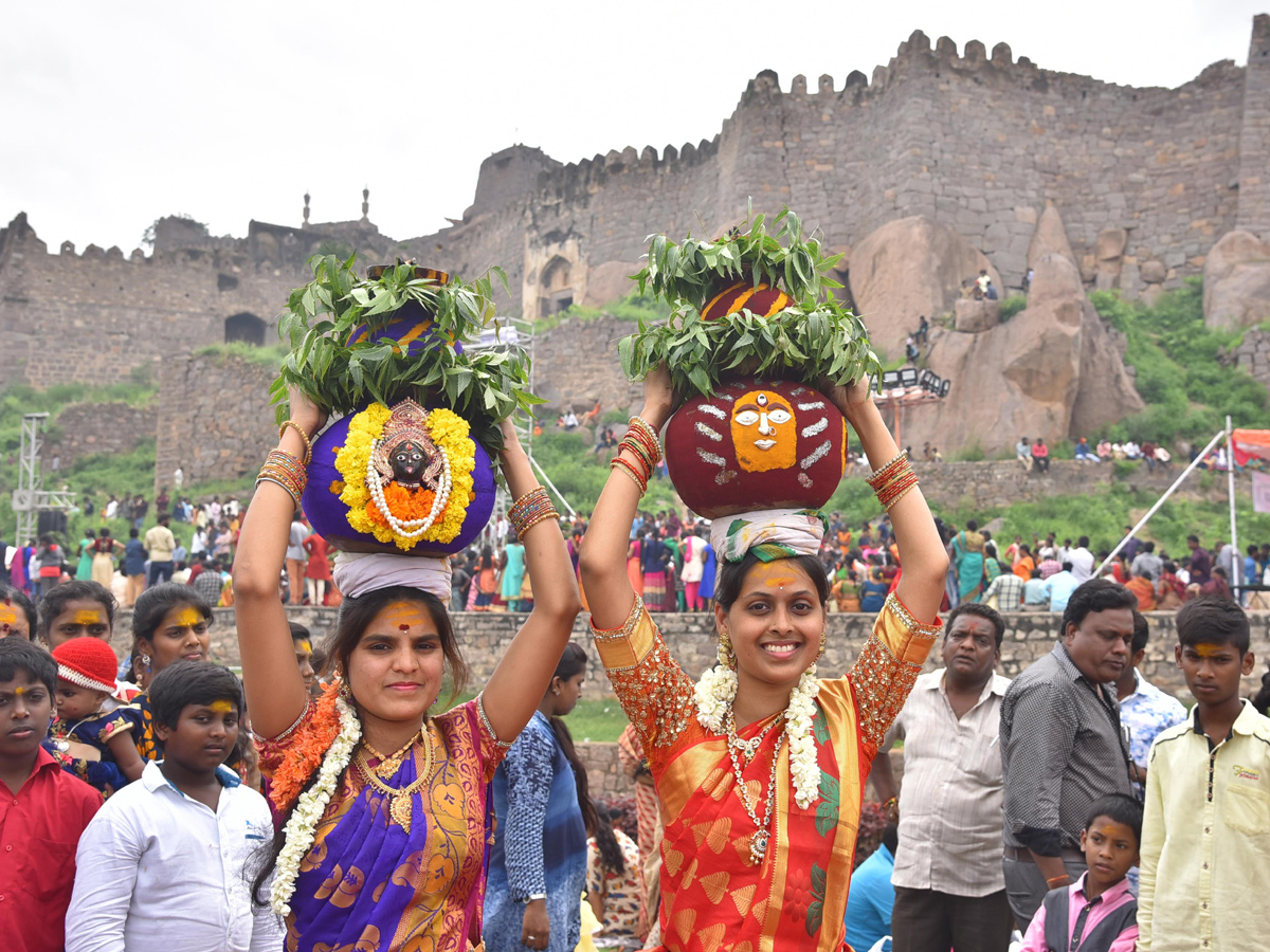 Telangana_20Bonalu_202024_20Start_20Photos_1.jpg 1