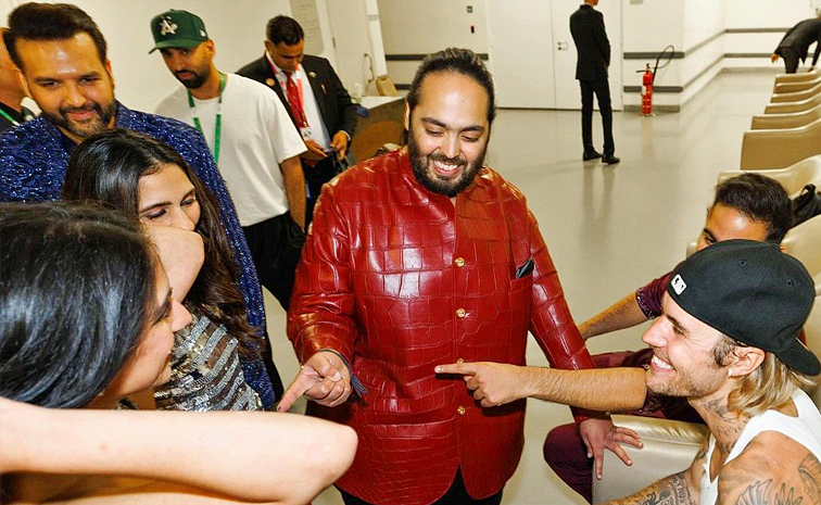 Justin_20Bieber_20With_20Anant_20Ambani_20And_20Radhika_20Merchant_20Sangeet_20Photos_20_289_29.jpg 10
