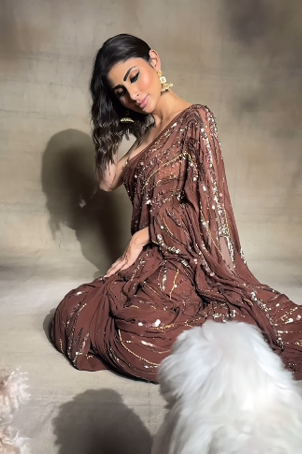 Mouni-Roy-8_0.jpg 9
