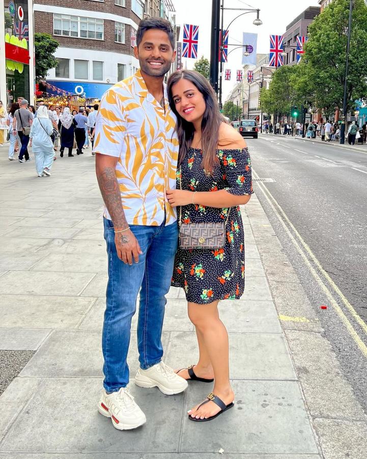 SuryakumarYadavDevishaShetty_05.jpg 5
