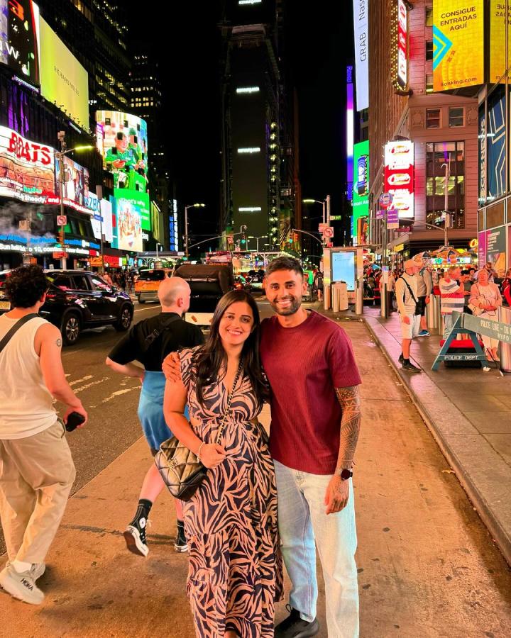 SuryakumarYadavDevishaShetty_15.jpg 15