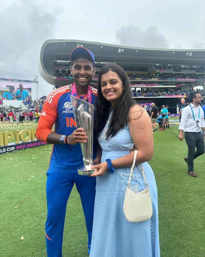 SuryakumarYadavDevishaShetty_17.jpg 17