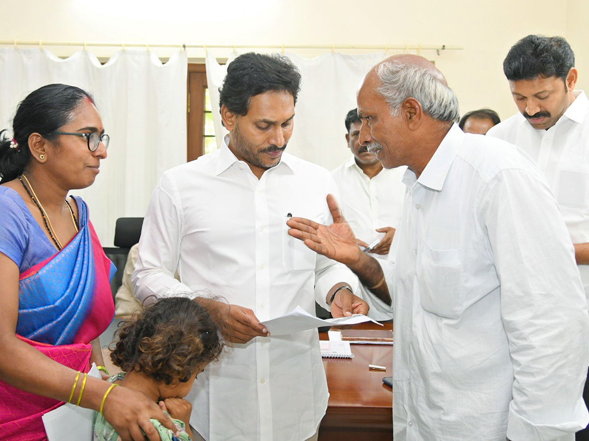 YSRCP_20Leaders_20and_20Public_20Reached_20to_20Pulivendula_20Camp_20Office_20to_20Meet_20YS_20Jagan_20Photos_20_284_29.jpg 5