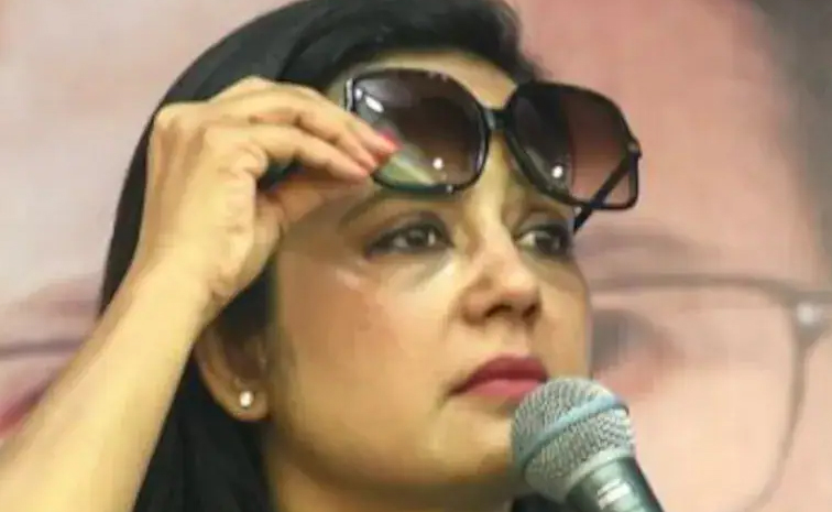 mahuamoitra.jpg