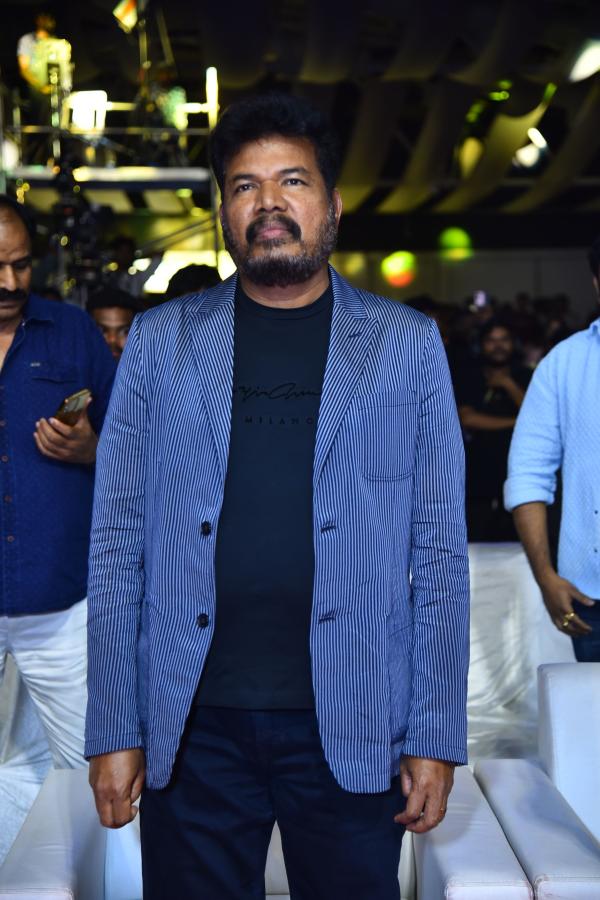 Bharateeyudu2PreReleaseEvent-06_0.jpg 6