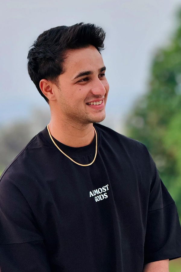 Abhishek-Sharma-11_1.jpg 12