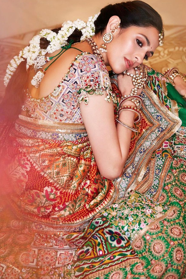 Ambani-Ladies-10.jpg 18
