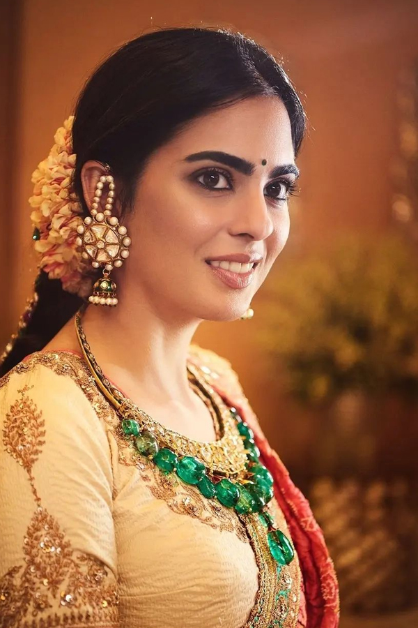 Ambani-Ladies-17.jpg 6