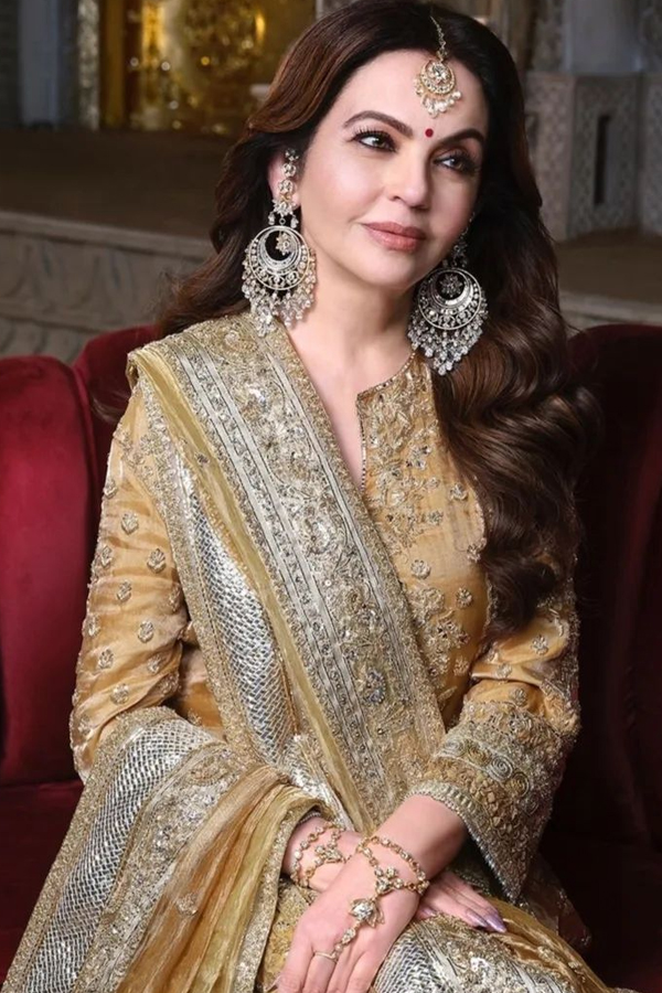 Ambani-Ladies-3.jpg 10