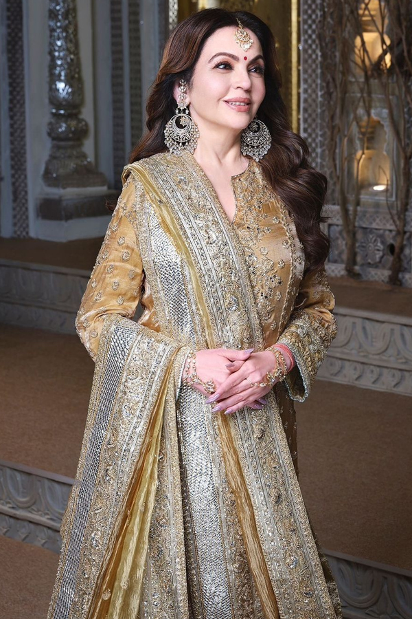 Ambani-Ladies-4.jpg 11
