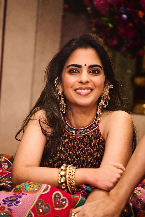 Ambani-Ladies-8.jpg 15