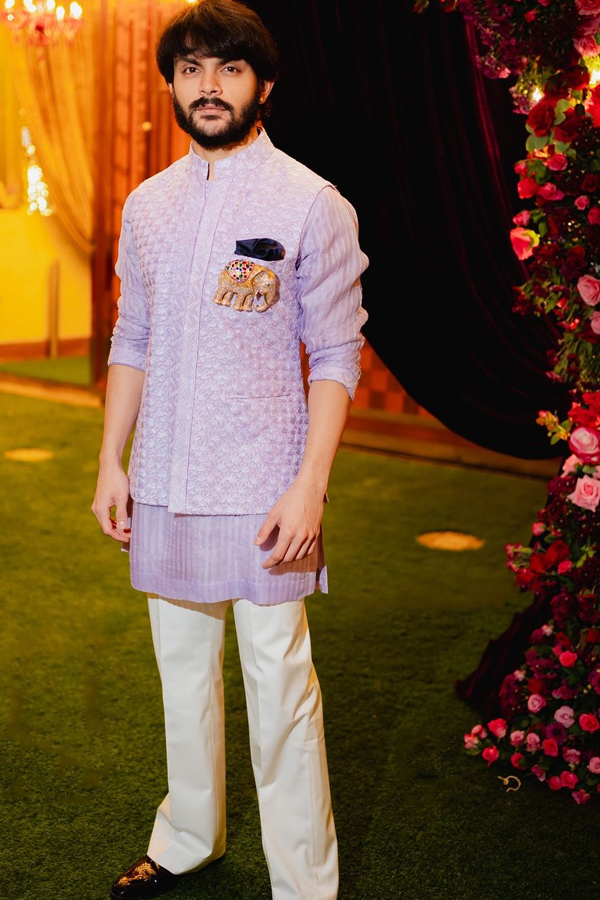 Ananth-Radhika-Haldhi-13_0.jpg 14