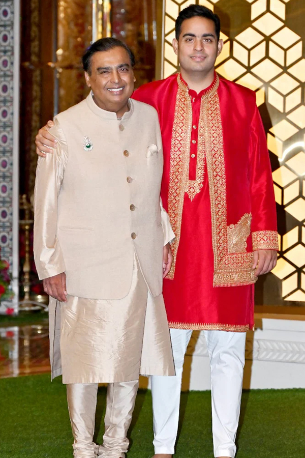 Ananth-Radhika-Haldhi-1_0.jpg 2