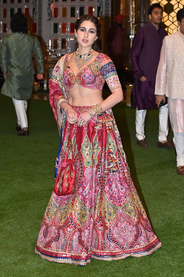 Ananth-Radhika-Haldhi-4_0.jpg 5