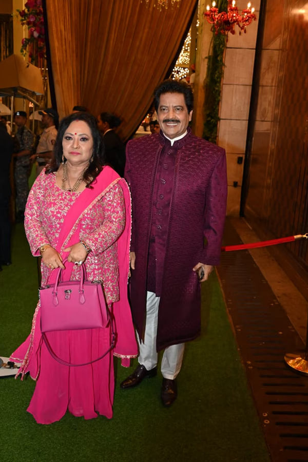 Ananth-Radhika-Haldhi-6_0.jpg 7