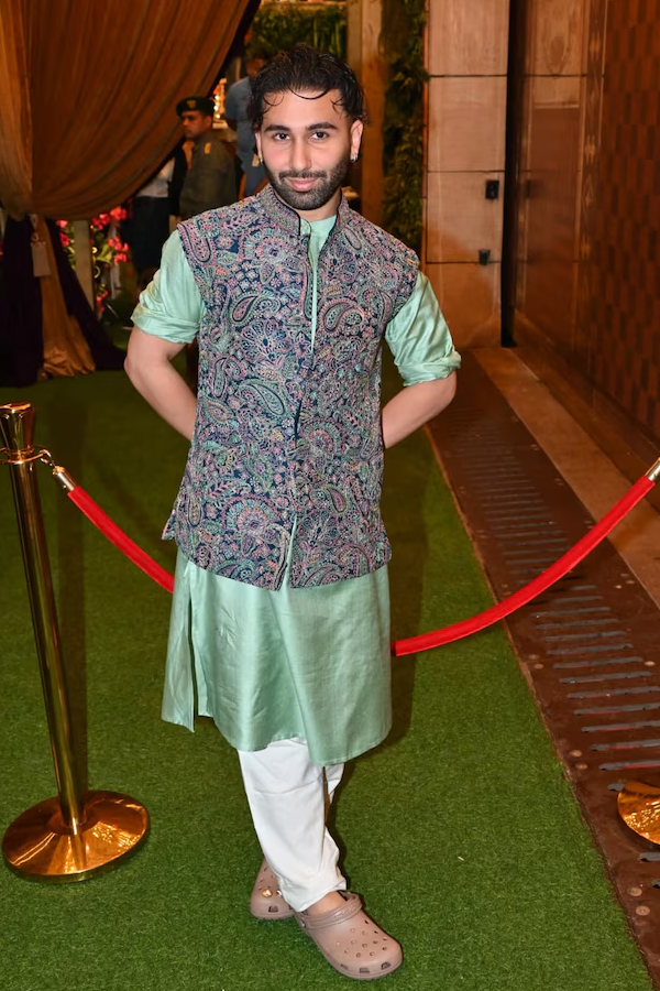 Ananth-Radhika-Haldhi-8_0.jpg 9