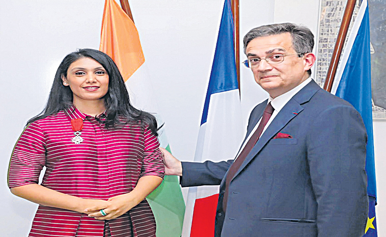 ROSHNI-NADAR.jpg