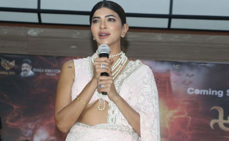 manchu-lakshmi.jpg