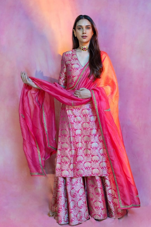 Aditi-Rao-Hydari-6_0.jpg 7